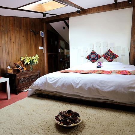 Shangri-La Mid - Mountain Homestay ภายนอก รูปภาพ