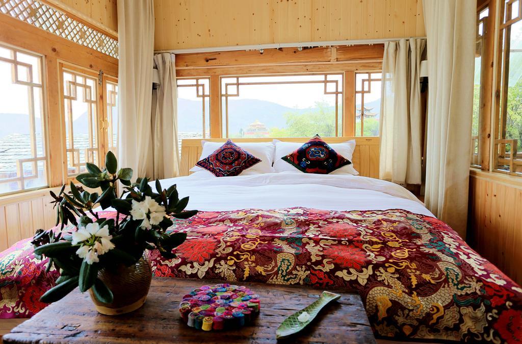 Shangri-La Mid - Mountain Homestay ภายนอก รูปภาพ