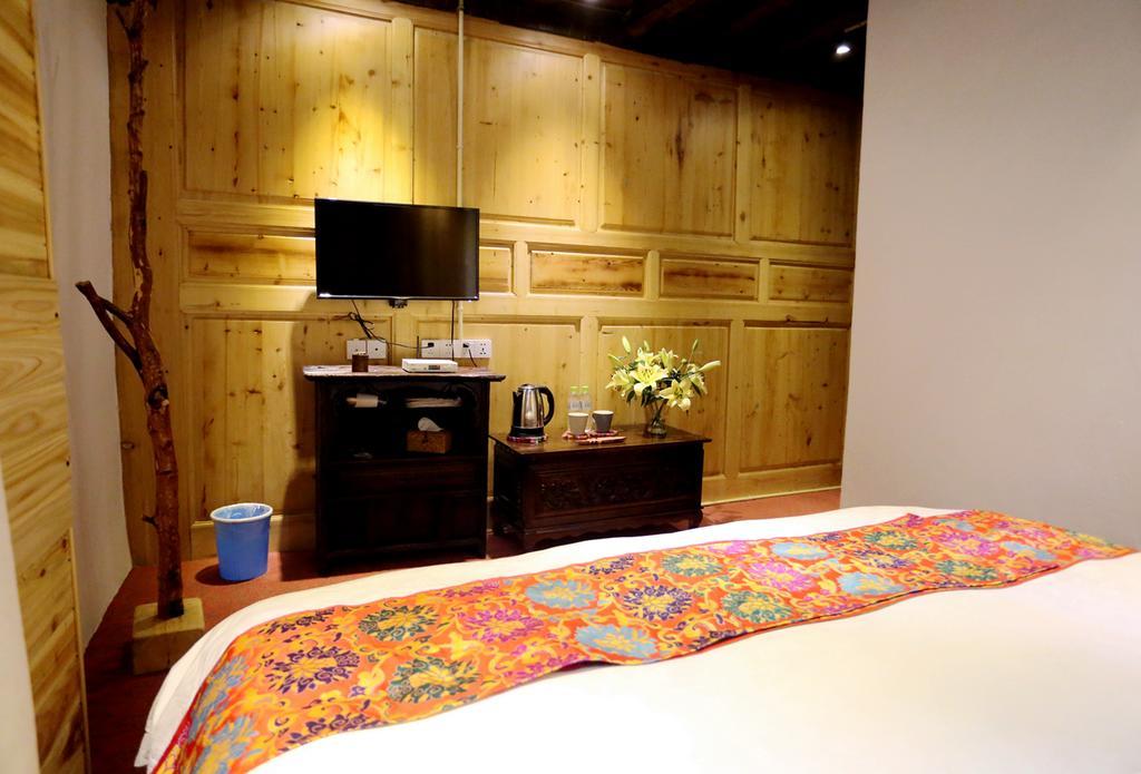 Shangri-La Mid - Mountain Homestay ภายนอก รูปภาพ