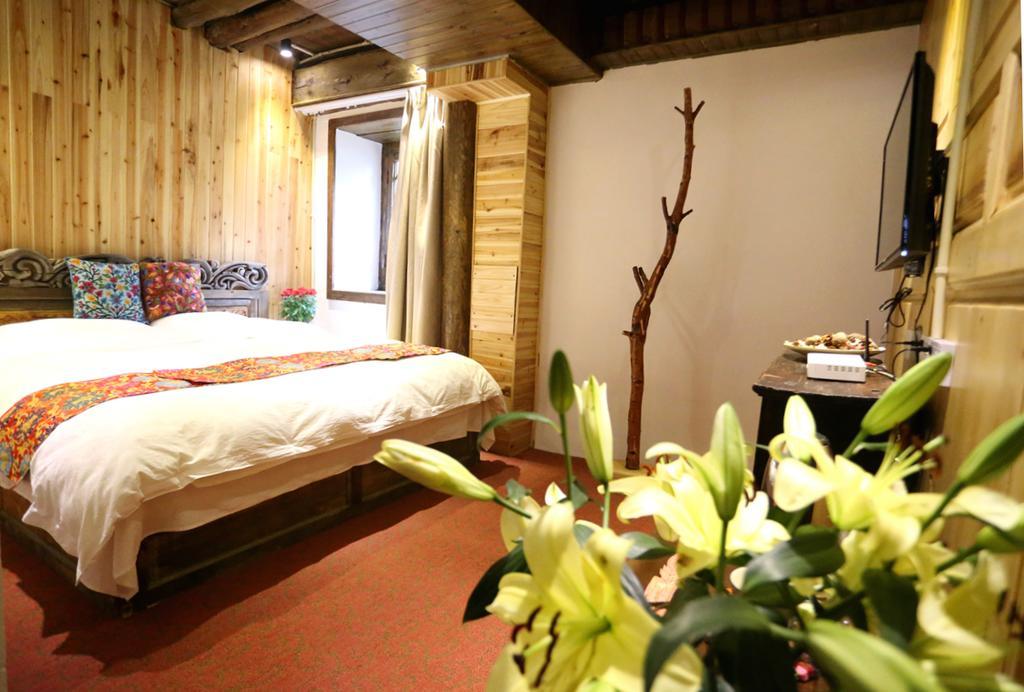 Shangri-La Mid - Mountain Homestay ภายนอก รูปภาพ