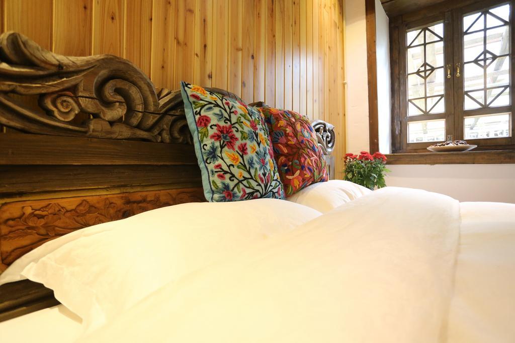 Shangri-La Mid - Mountain Homestay ภายนอก รูปภาพ