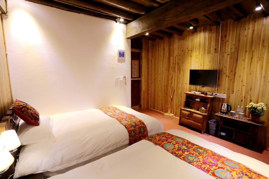 Shangri-La Mid - Mountain Homestay ภายนอก รูปภาพ