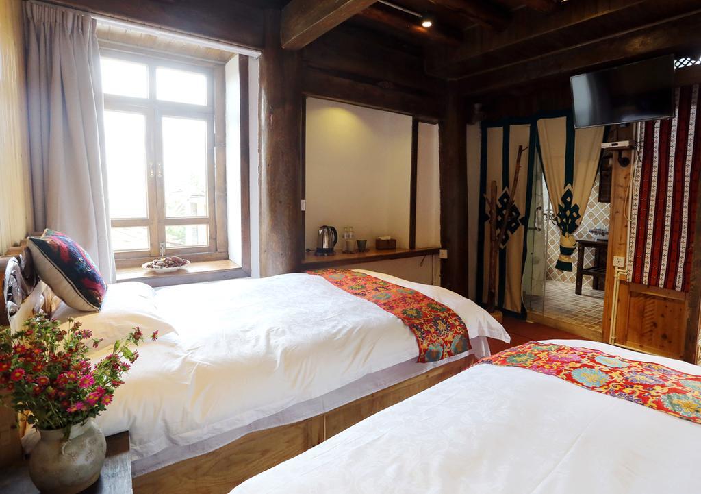 Shangri-La Mid - Mountain Homestay ภายนอก รูปภาพ