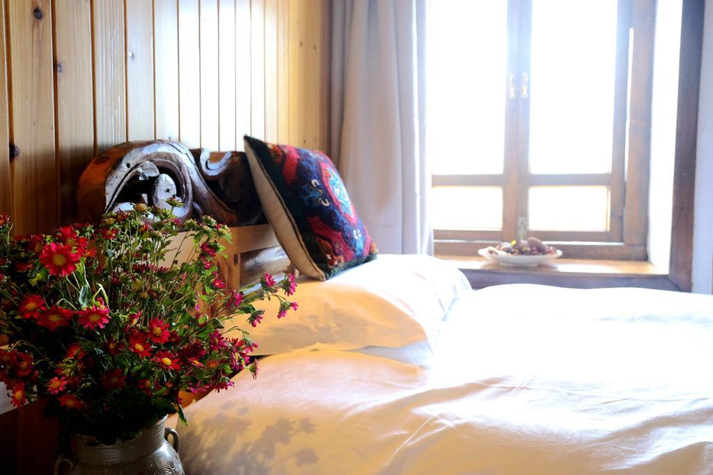 Shangri-La Mid - Mountain Homestay ภายนอก รูปภาพ