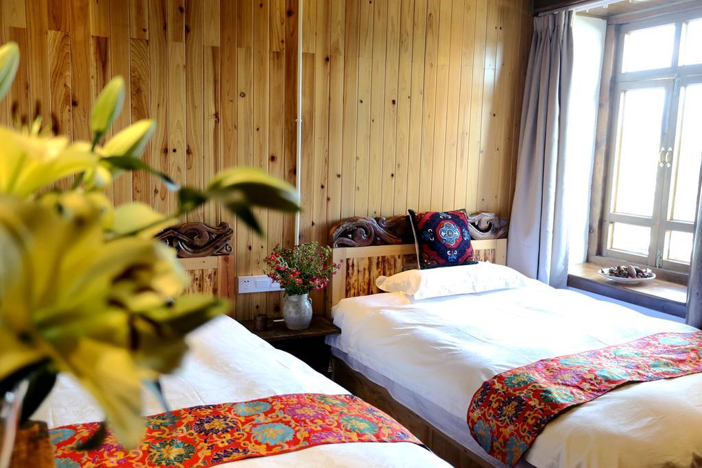 Shangri-La Mid - Mountain Homestay ภายนอก รูปภาพ