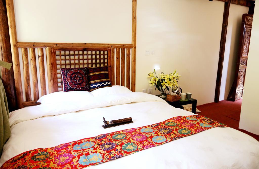 Shangri-La Mid - Mountain Homestay ภายนอก รูปภาพ