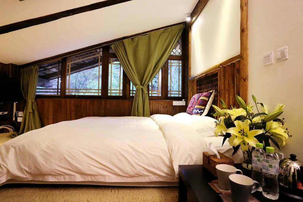 Shangri-La Mid - Mountain Homestay ภายนอก รูปภาพ