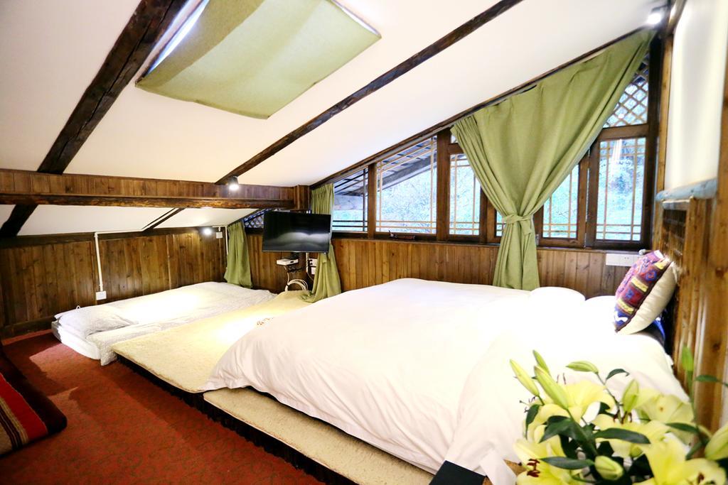 Shangri-La Mid - Mountain Homestay ภายนอก รูปภาพ