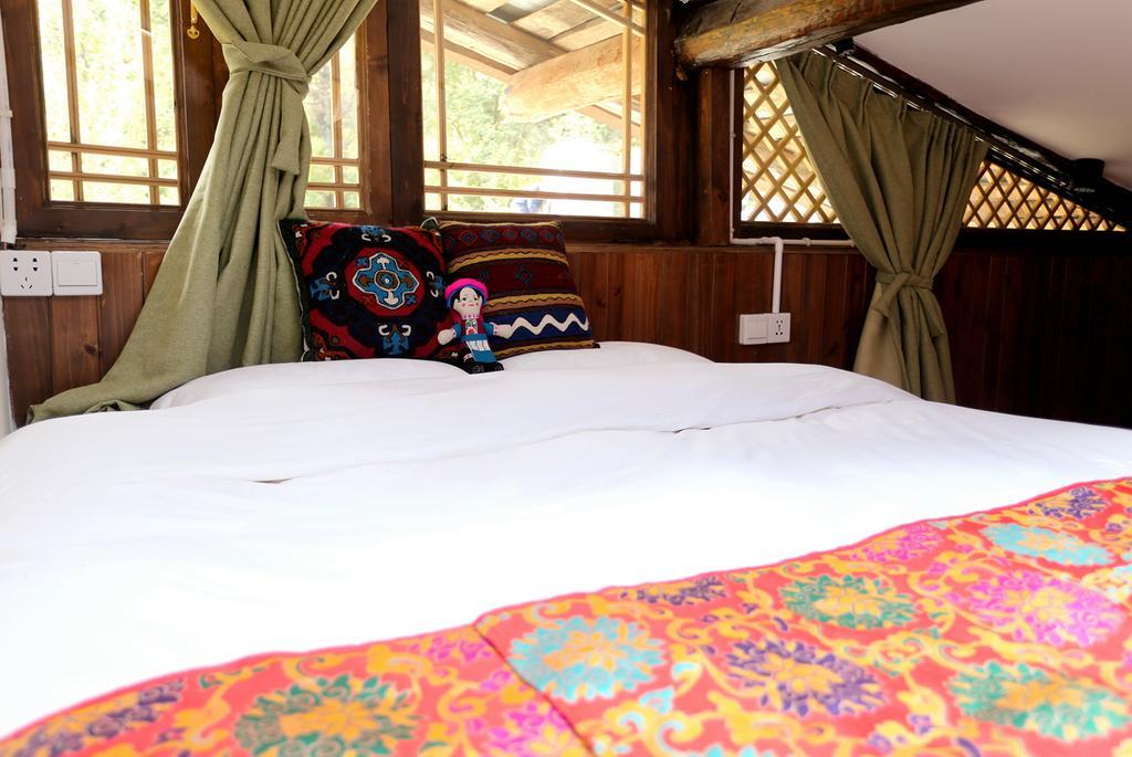 Shangri-La Mid - Mountain Homestay ภายนอก รูปภาพ