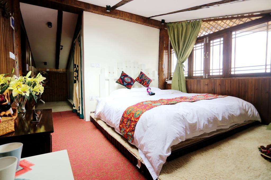 Shangri-La Mid - Mountain Homestay ภายนอก รูปภาพ